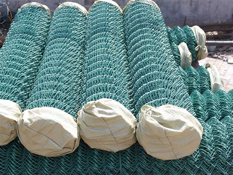 菱形机械编织网采用包塑丝机械编织而成