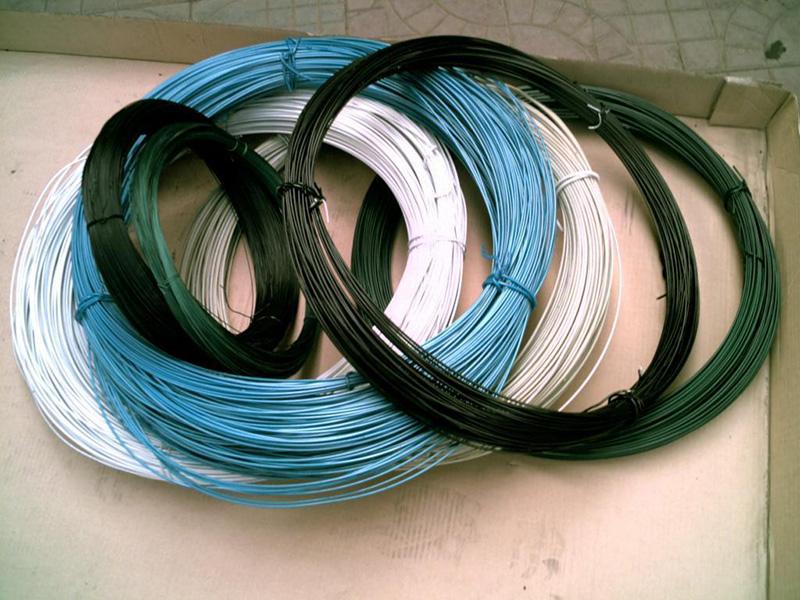 PVC涂塑铁丝产品的品种和颜色，可根据用户需要订制