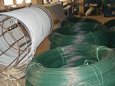 衡水包塑丝编织的体育场护栏规格机械设备的防护