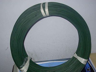 锡林郭勒包塑丝勾花网的产品特性在于原材料
